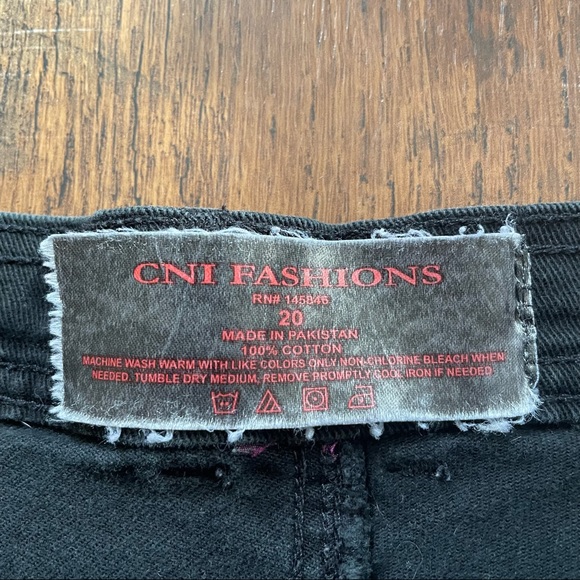 Black denim plus size short, size 20 by CNI - Picture 6 of 8